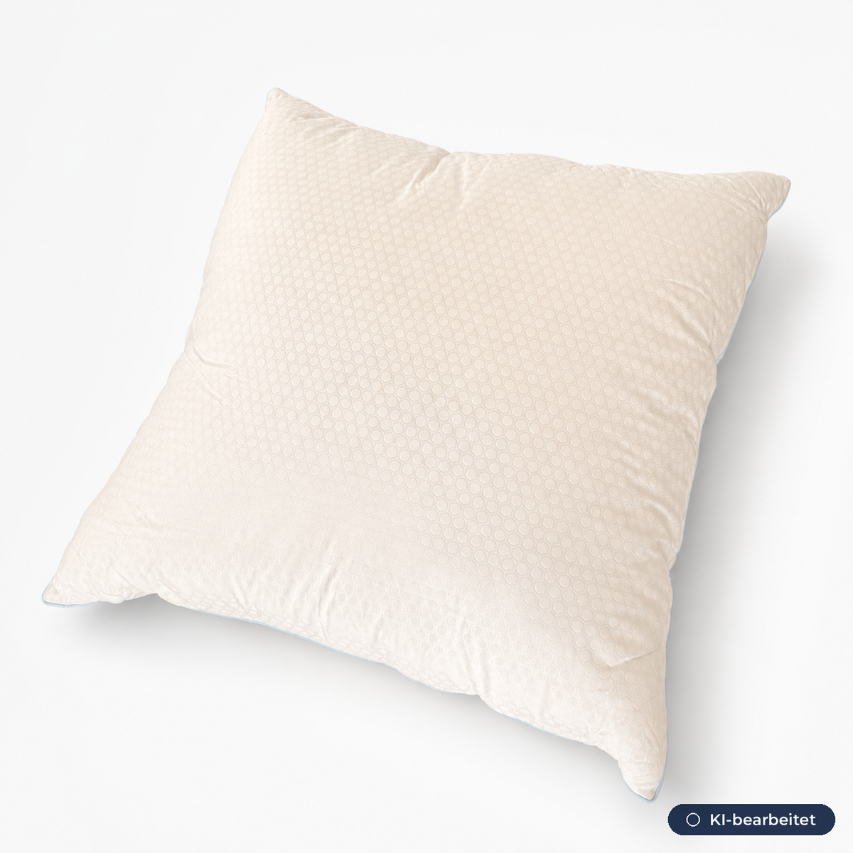 VIGILLES AURA Kissen 80x80 cm in Creme-Weiß mit Wabenstruktur und hellblauer Paspel – Studioaufnahme